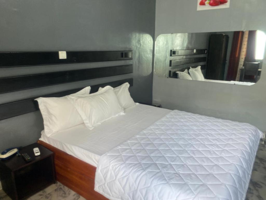 Sunrise Center Bonapriso 111 Hotel Douala Exterior photo
